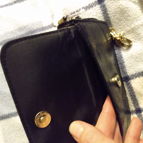 Black and Gold Limited Addition Wallet - Picture 3 of 4